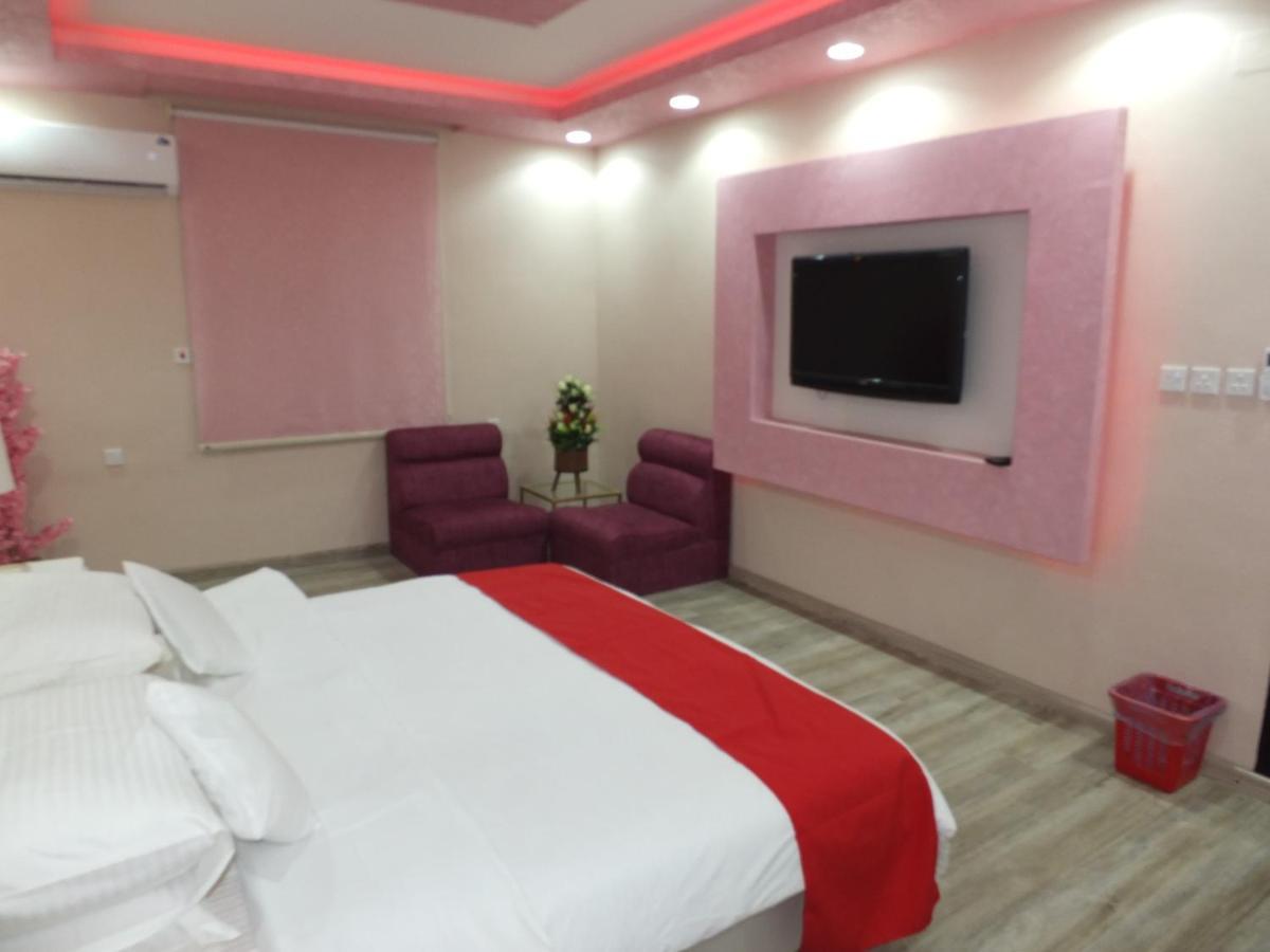 فندق ادوماتو Adomato Hotel Dawmat al-Jandal Eksteriør billede