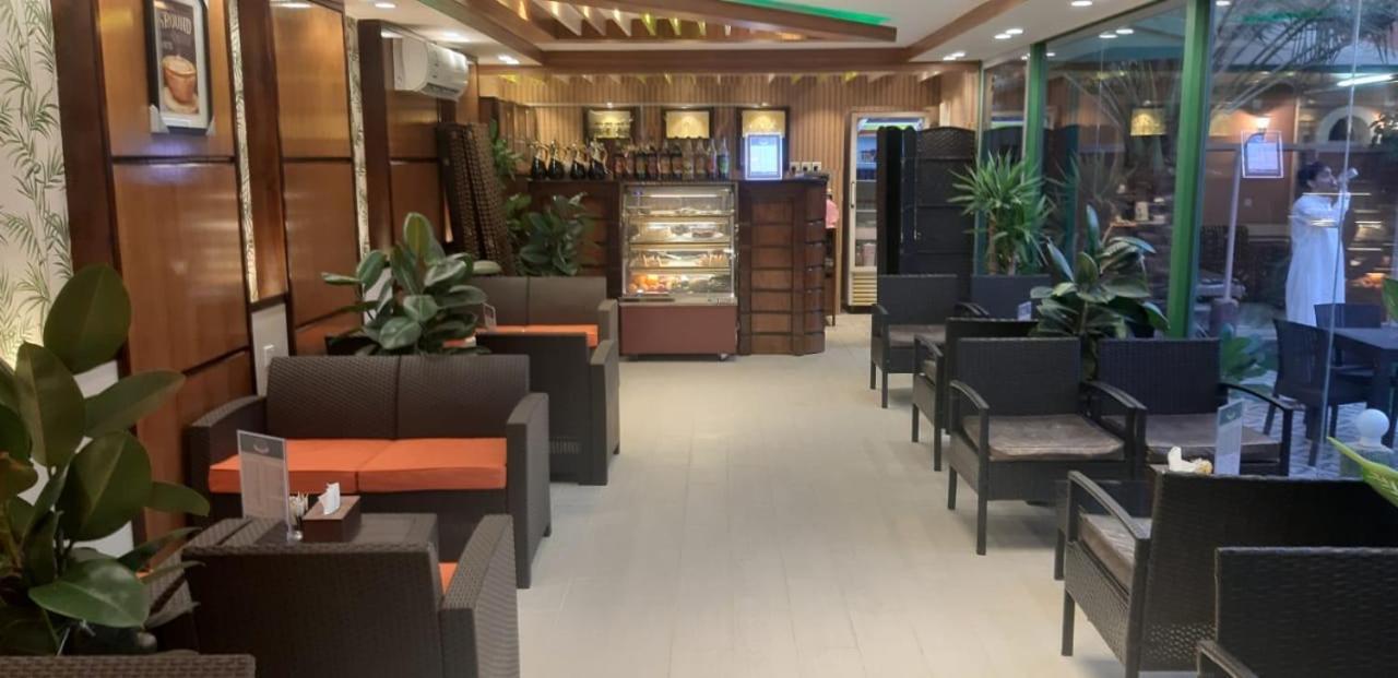 فندق ادوماتو Adomato Hotel Dawmat al-Jandal Eksteriør billede